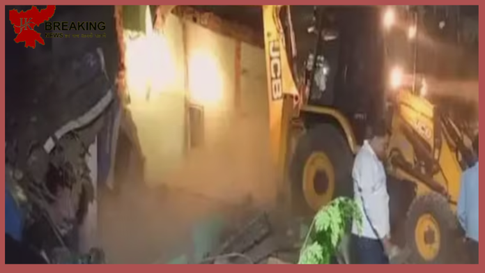 Jharkhand Breaking News! Bulldozers run after riots in Jamshedpur, more than 40 encroached plots freed, 3 houses demolished