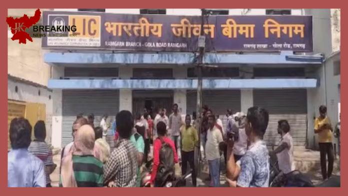 Big incident in Jharkhand! Firing outside LIC office, man shot dead, robbed of Rs 30 lakh