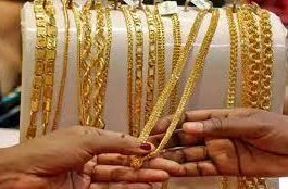 Gold Price Today : तुरंत खरीदें सोना! सोने-चांदी की कीमत में बड़ी गिरावट, चेक करें 10 ग्राम का ताजा रेट।