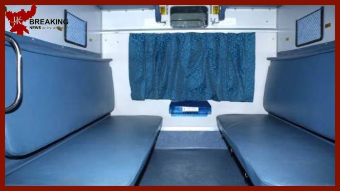 IRCTC Issued New Rules: रेलवे ने बदला लोअर बर्थ का नियम, अब इन यात्रियों के लिए रिजर्व होगी निचली सीट
