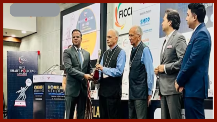 Wow! Gumla gets smart policing award, SP Ehtesham Waqarib gets honor in Delhi