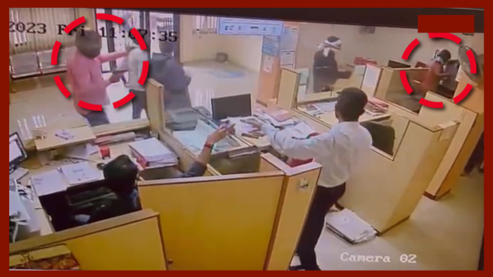 Jharkhand Breaking News! 3 armed criminals entered the bank, looted Rs 5.5 lakh and escaped