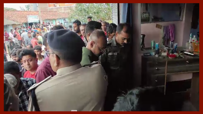 Jharkhand Breaking News: A businessman who was getting beard done in the salon was shot in the temple, the deceased was related to land business.