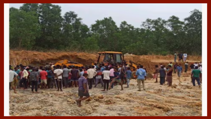 Jharkjhand News: Major accident in Jharkhand, many people buried in mud during harvesting, 3 women died on the spot