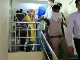 Jharkhand Breaking News! There were 5 boys with 10 girls in the rooms of OYO hotel, police arrived to raid, were shocked to see the scene,