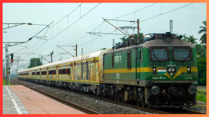 Jharkhand Breaking news! Major accident in Jharkhand, goods train derailed again; many trains got stuck