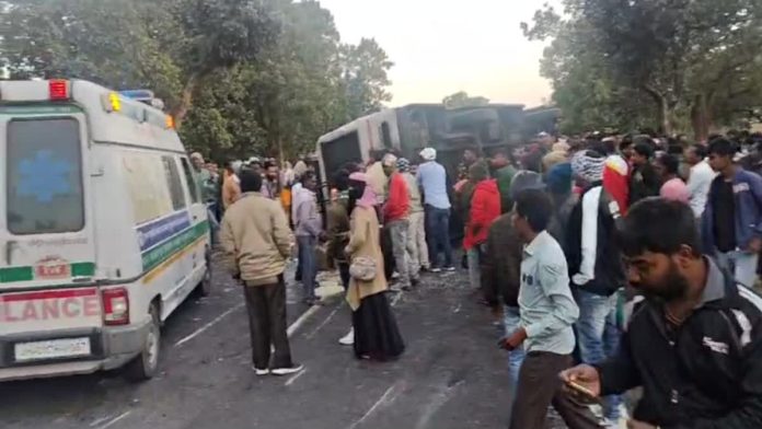 Jharkhand News : Horrific road accident in Hazaribagh, Jharkhand, 3 people died on the spot, 10 injured